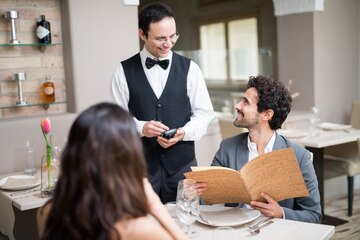 featured image for eating out on keto